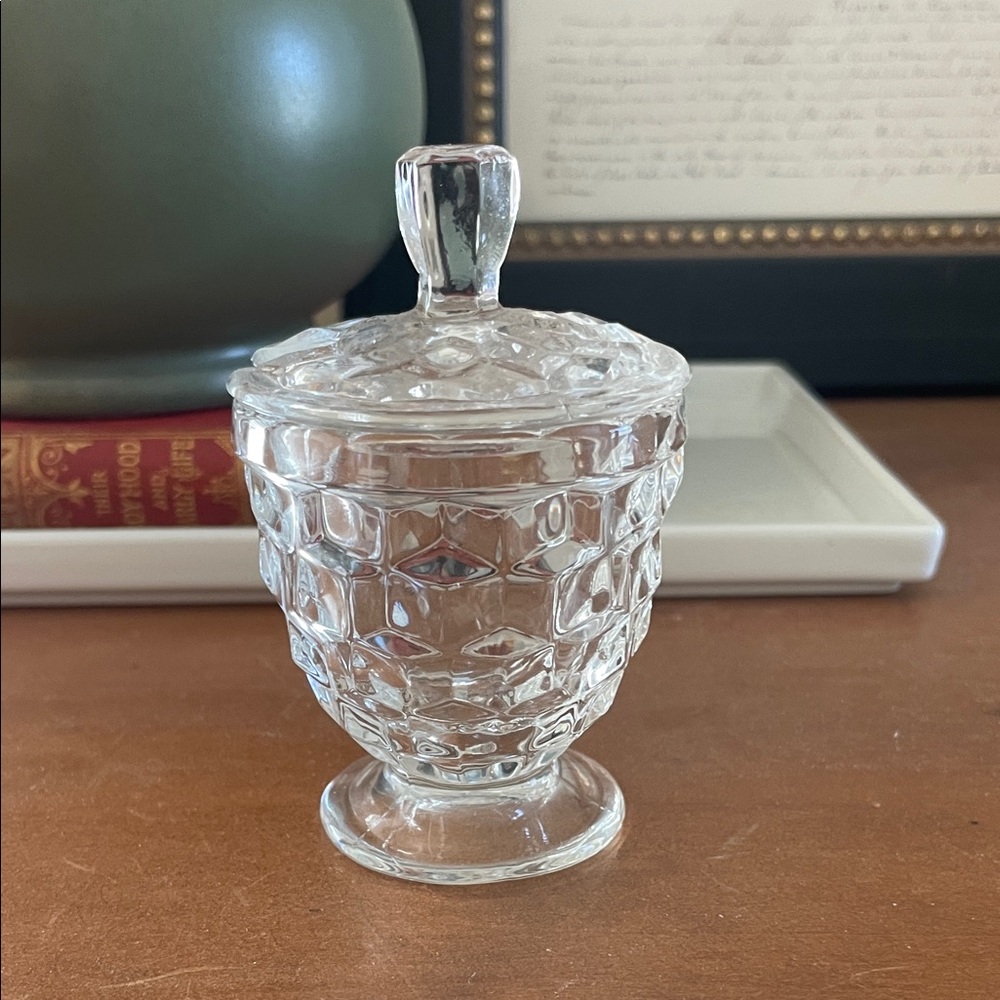 Vint. Fostoria Clear Pressed Glass Lidded Mustard Pot w/ Spoon Notch - No Spoon